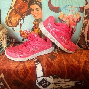 Fila Women's Bright Pink Sneakers